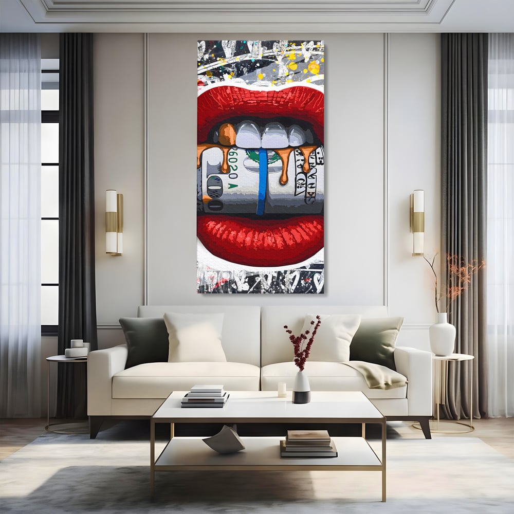 Tablou canvas cu ilustratie digitala buze rosii cu bani, fara rama, pe sasiu de lemn, pe perete intr-un living